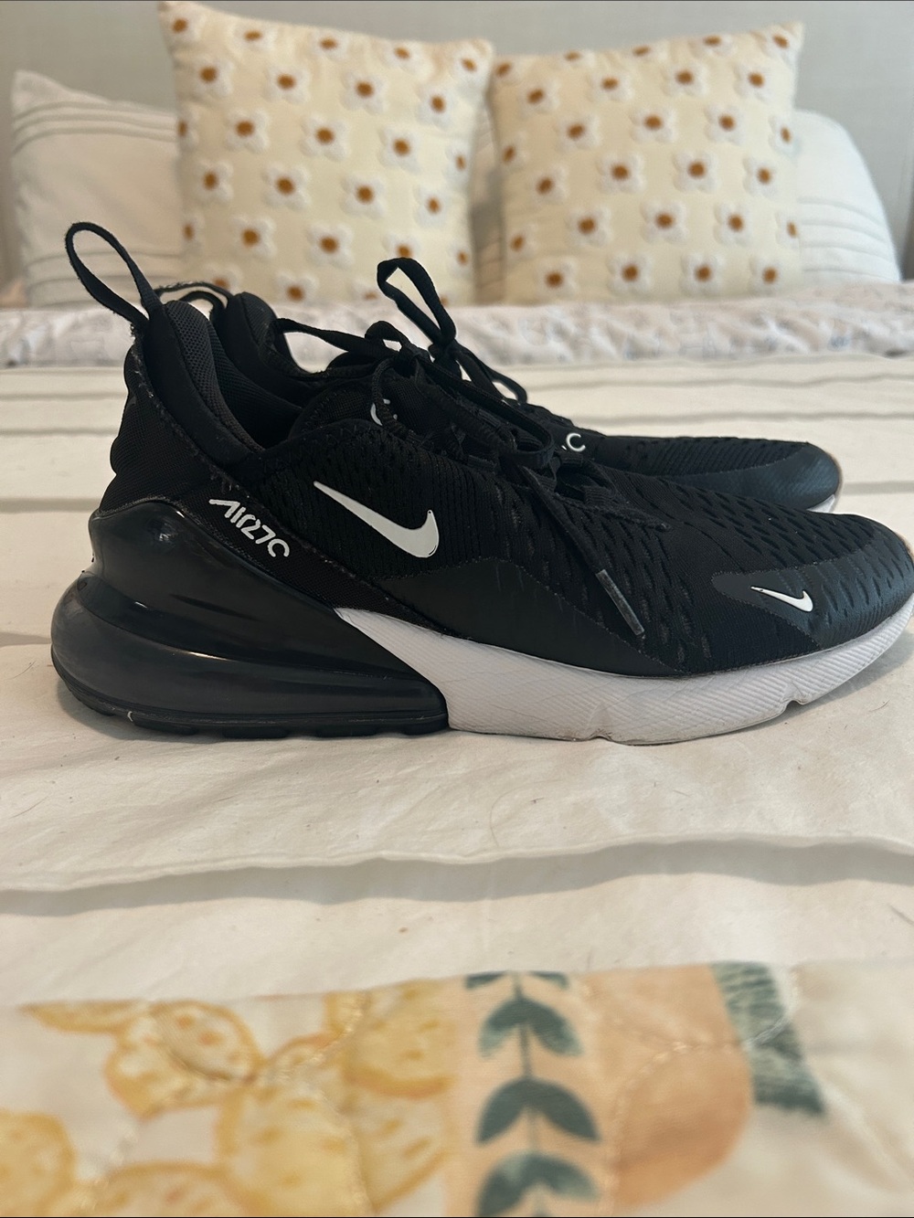 Nike Black/White Air Max 270 Lightweight Sneakers - Picture 3 of 5